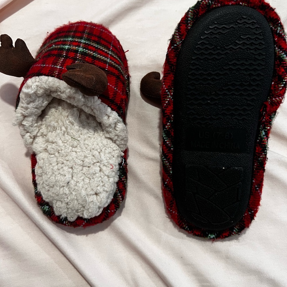 Toddler Christmas Reindeer slippers.
Size 7-8